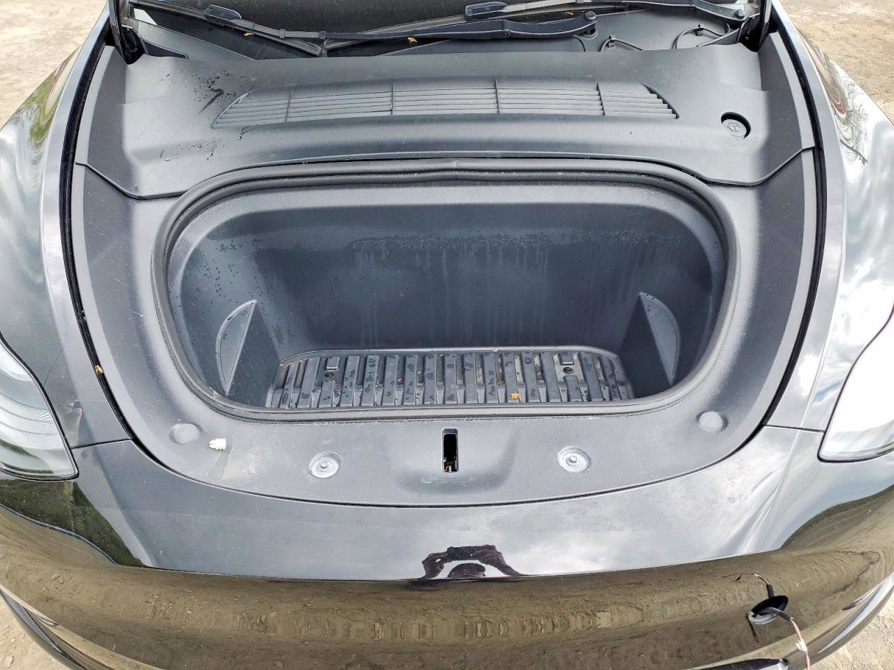 Used 2023 Tesla Model Y AWD image 9