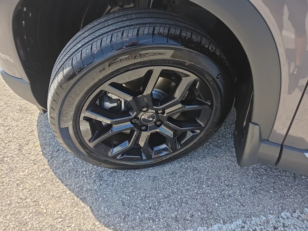 Used 2025 Honda Pilot Touring image 9