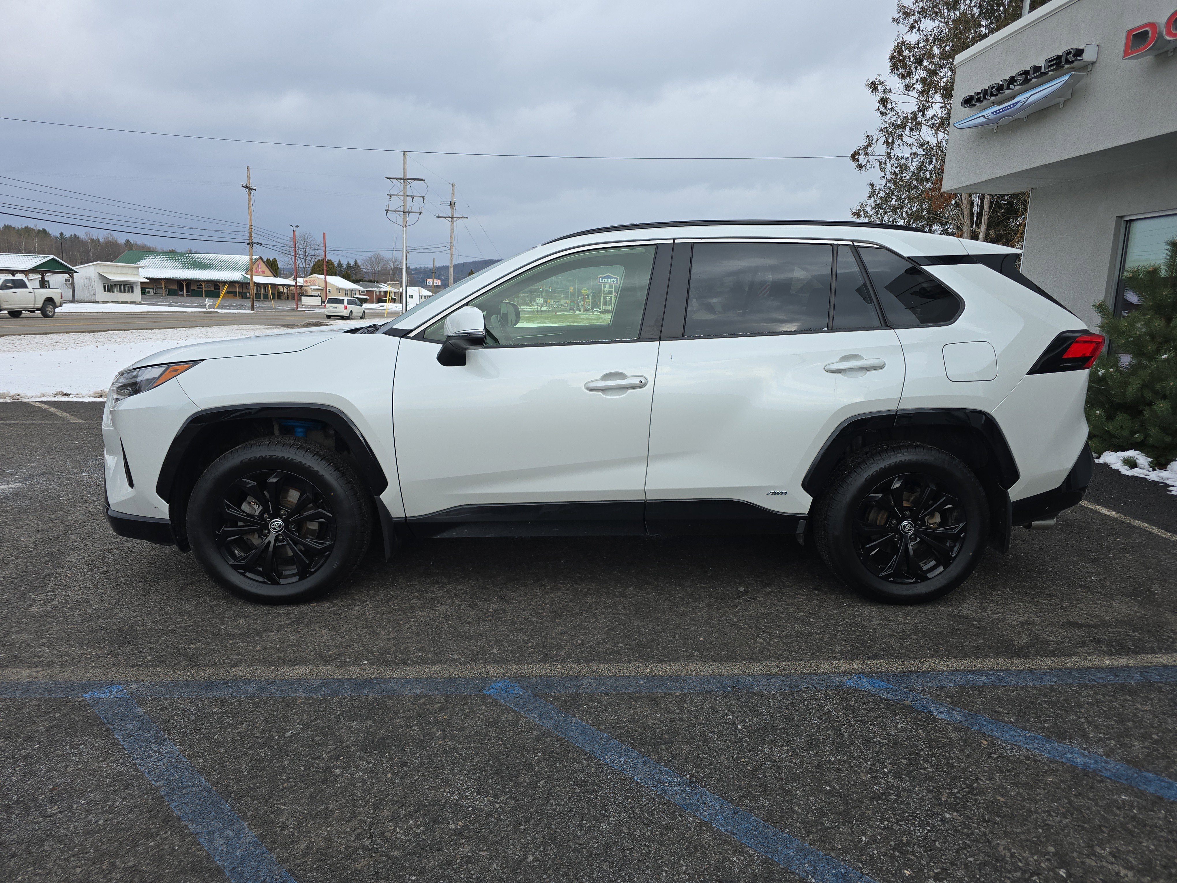 Used 2023 Toyota RAV4 SE image 7