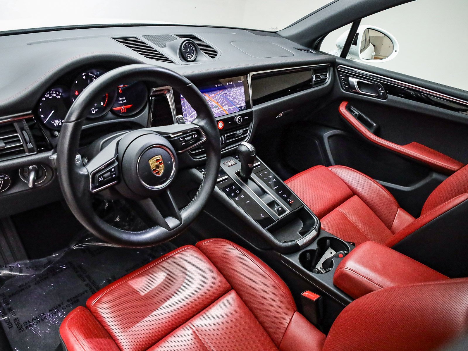 Used 2023 Porsche Macan image 4