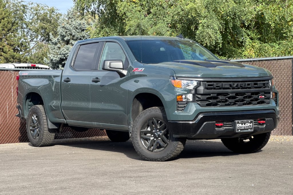 Used 2025 Chevrolet Silverado 1500 Custom Trail Boss AWD/4WD image 2