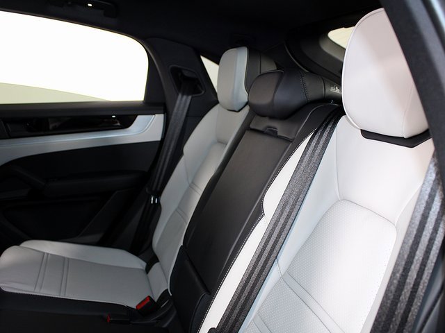 New 2025 Porsche Cayenne Coupe image 21