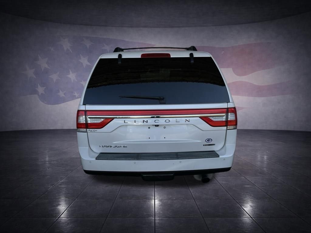 Used 2015 Lincoln Navigator 4WD w/ Equipment Group 101A Reserve image 4