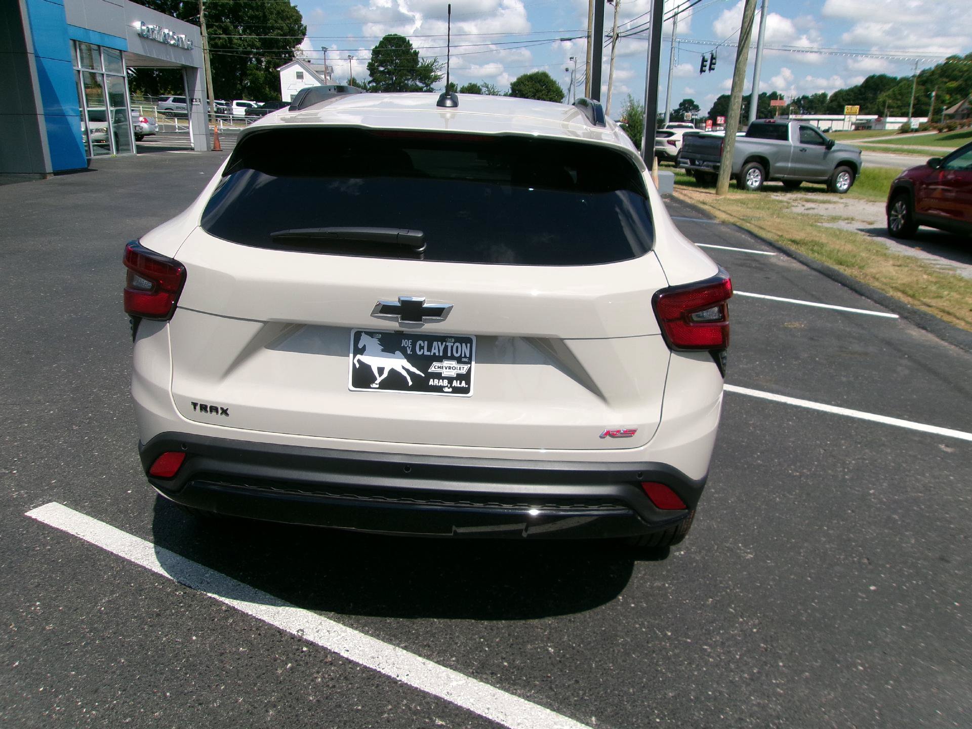 New 2026 Chevrolet Trax RS w/ Sunroof Package FWD image 4
