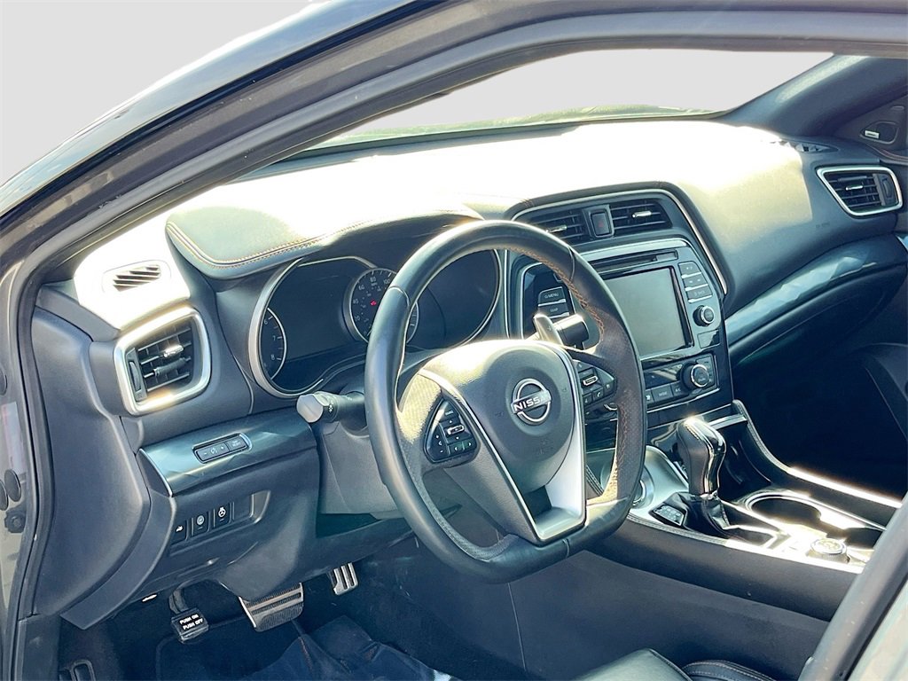 Used 2023 Nissan Maxima SR w/ Sport Mat Group image 9
