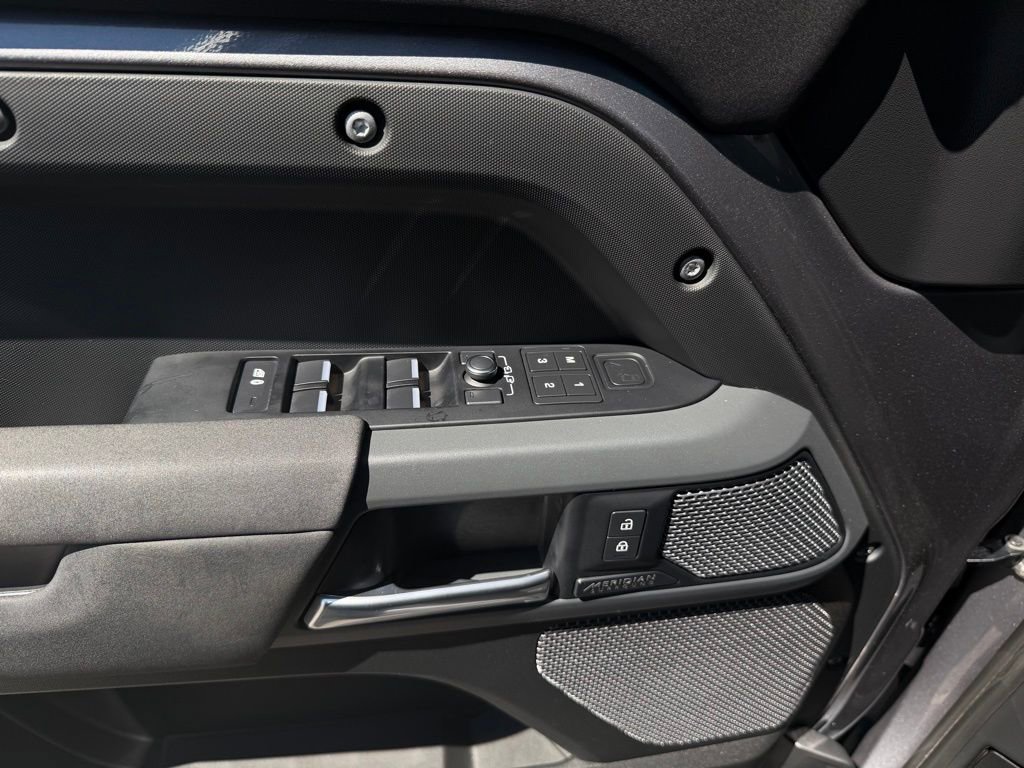 Used 2022 Land Rover Defender 110 X-Dynamic SE image 15