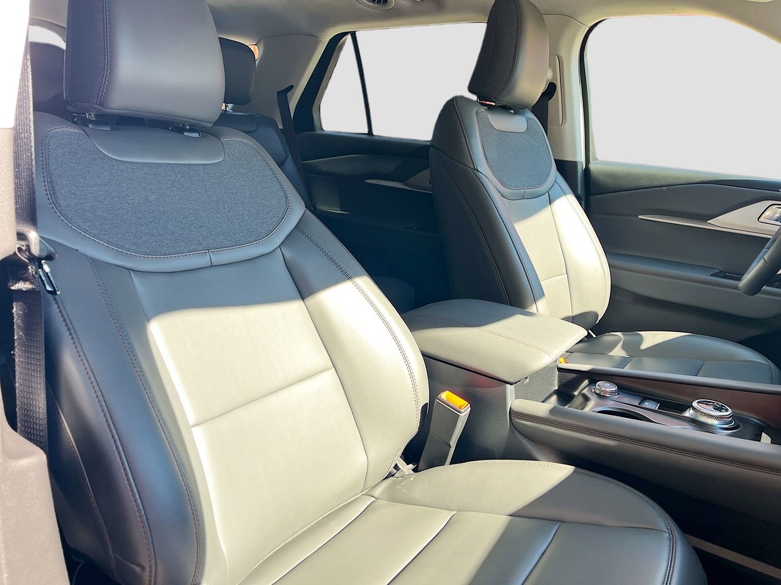 Used 2025 Ford Explorer Active w/ Active Comfort Package AWD/4WD image 30