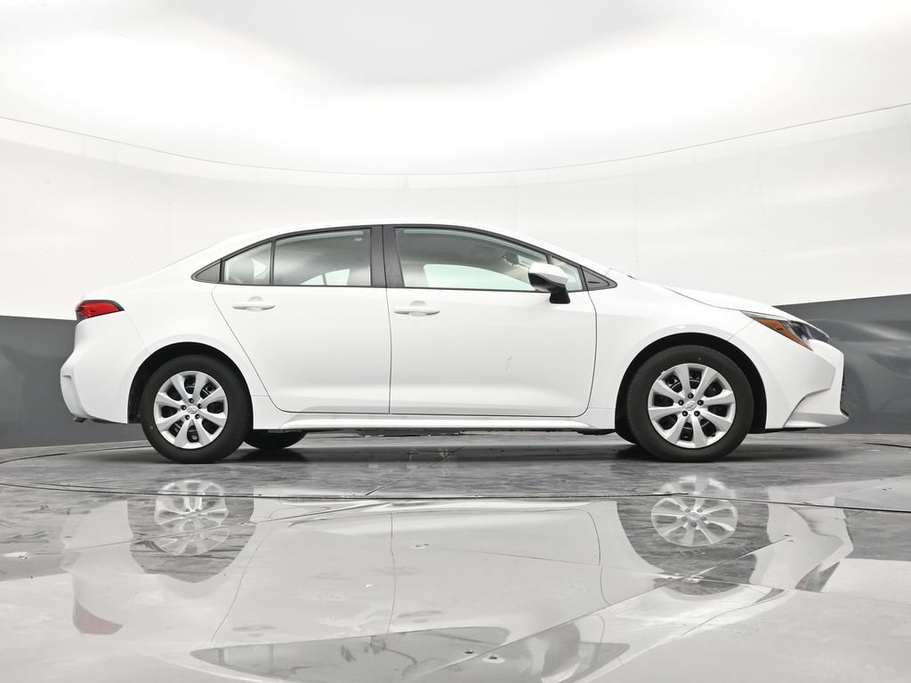 Used 2025 Toyota Corolla LE FWD image 25