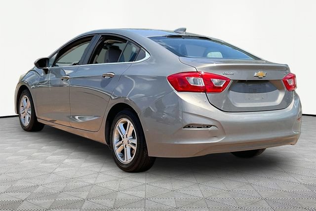 Used 2017 Chevrolet Cruze LT w/ Sun And Sound Package FWD image 4