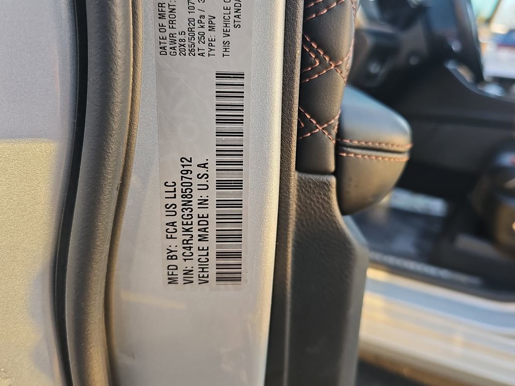 Used 2022 Jeep Grand Cherokee L Summit w/ Luxury Tech Group V image 40