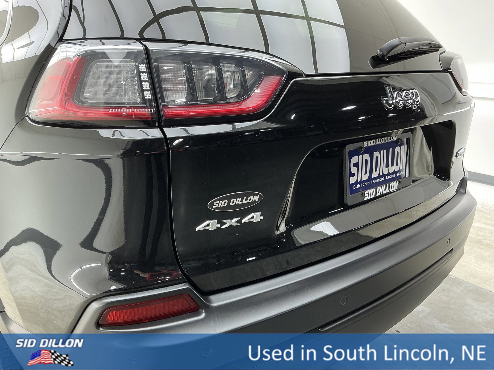 Used 2021 Jeep Cherokee Latitude Lux w/ Mopar Interior Package image 22