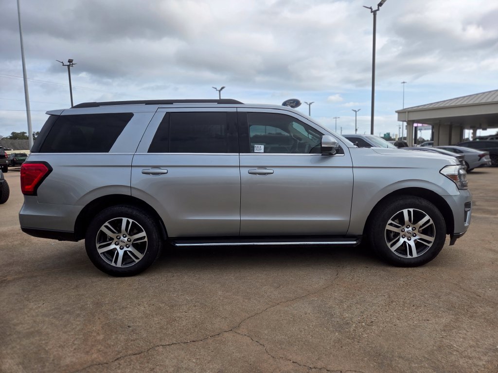 Used 2022 Ford Expedition XLT RWD image 4