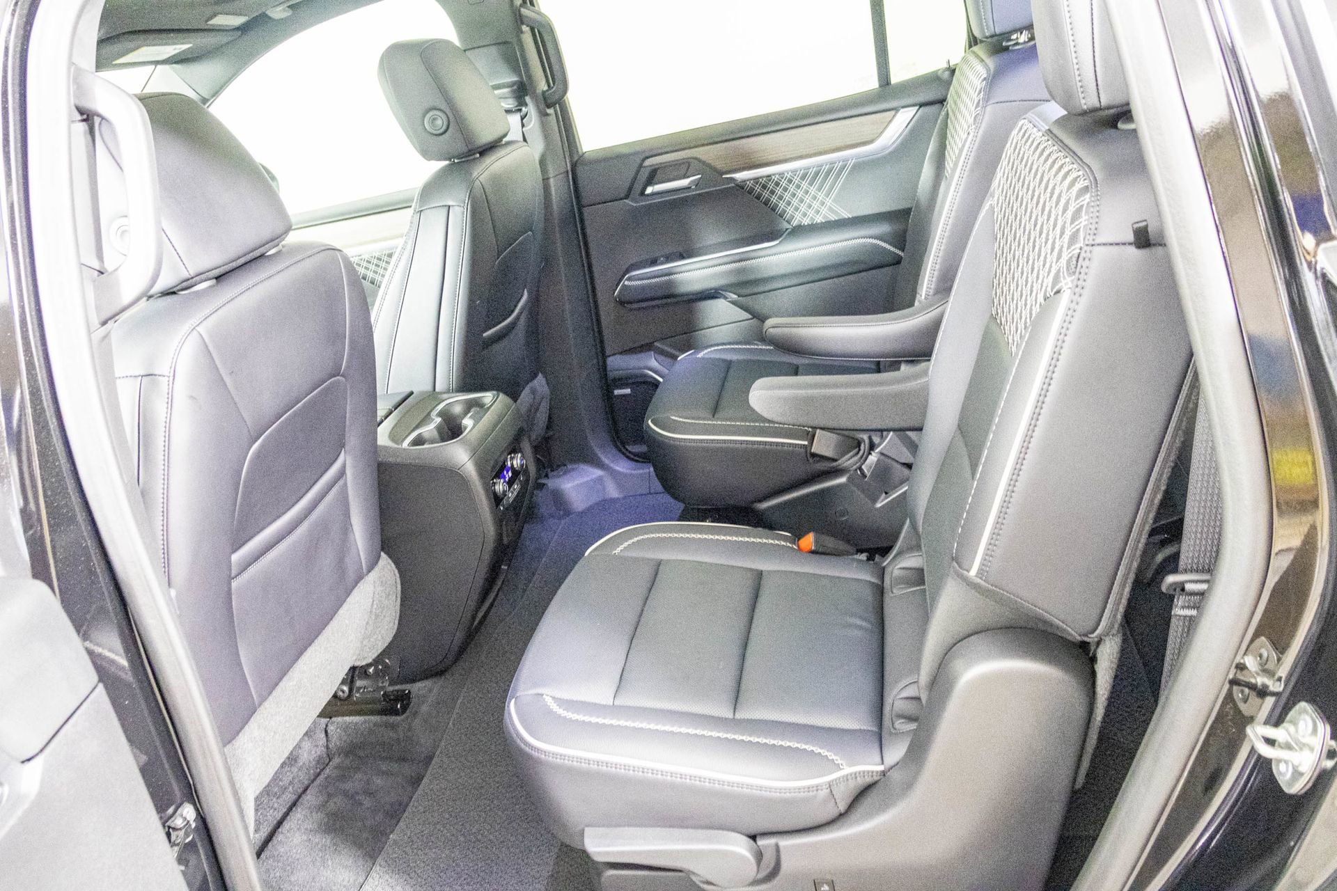 Used 2024 GMC Acadia Denali image 28