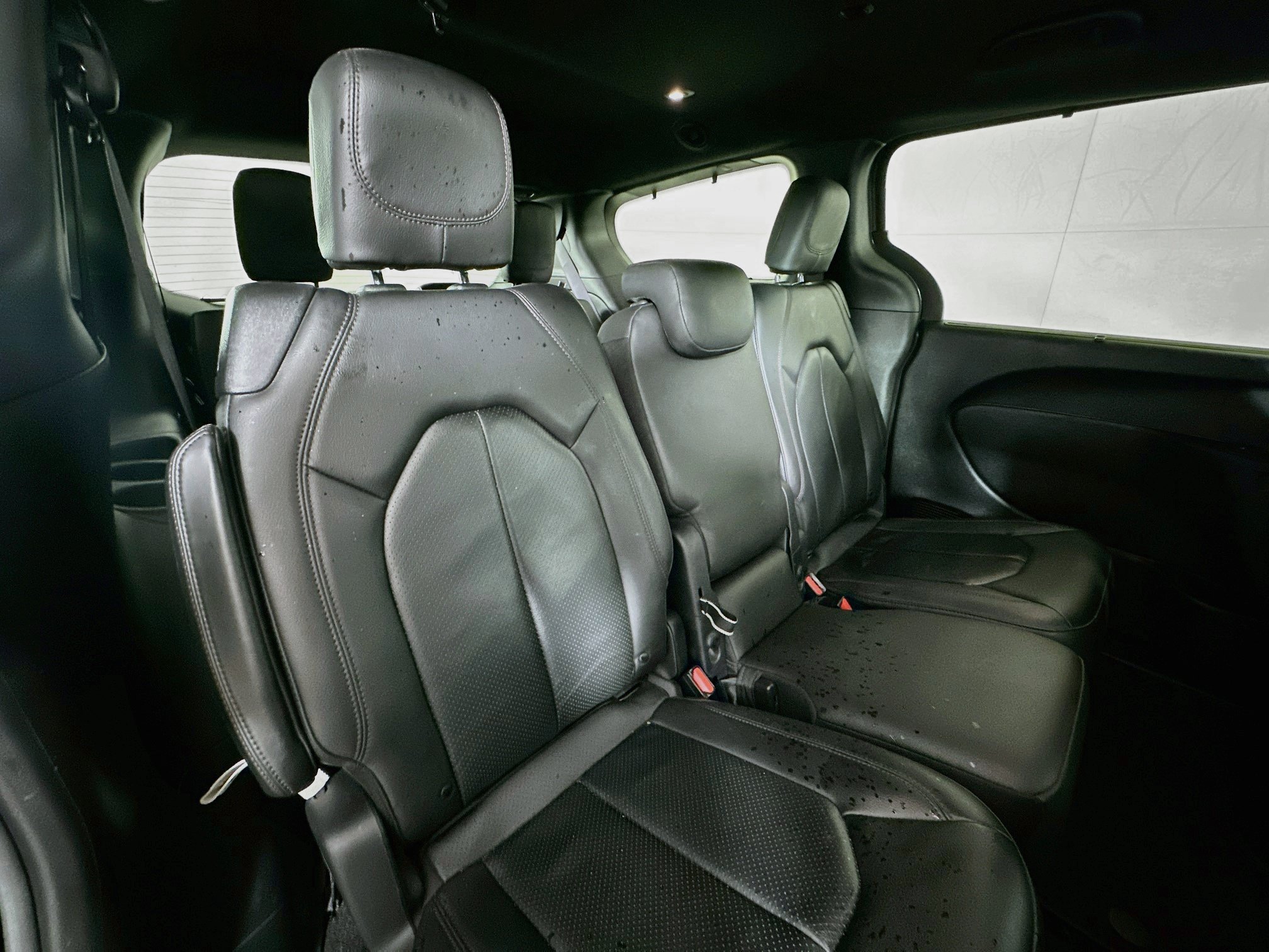 Used 2020 Chrysler Pacifica Touring-L FWD image 28