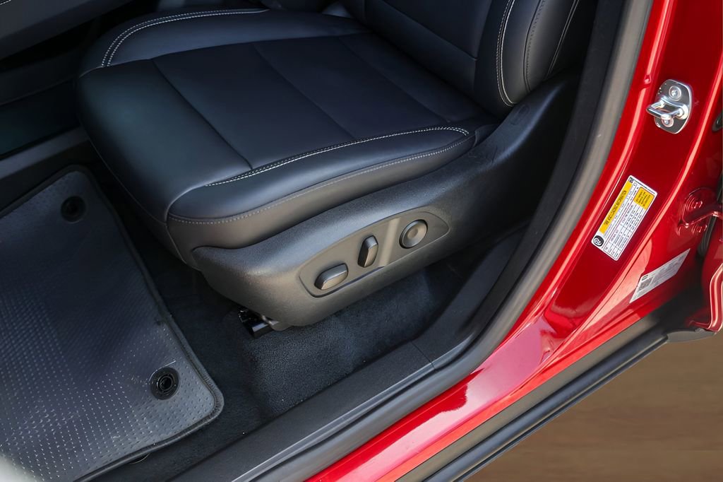 Used 2024 GMC Acadia Elevation w/ Luxury Package image 8