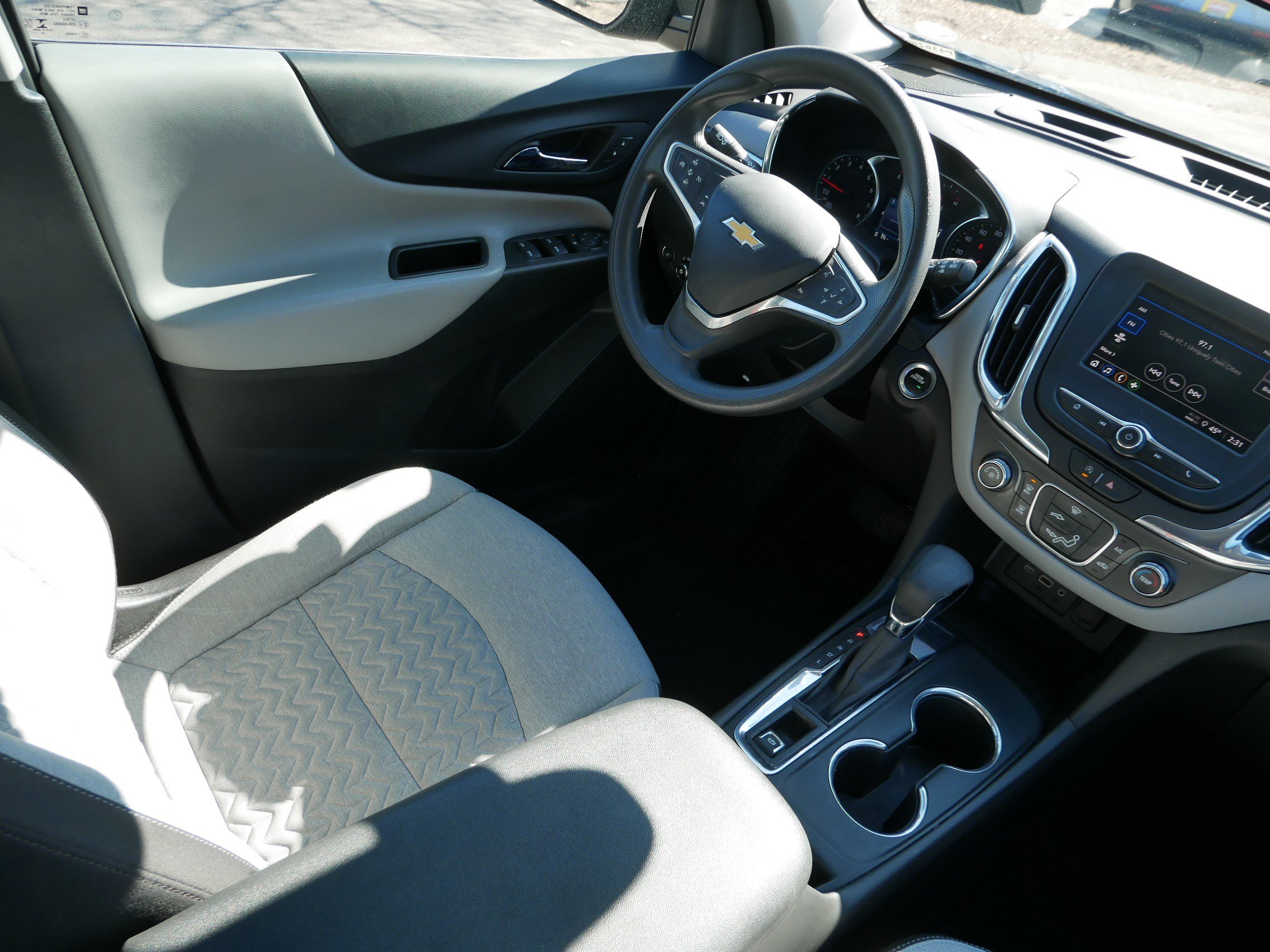 Used 2023 Chevrolet Equinox LS w/ LS Convenience Package image 9