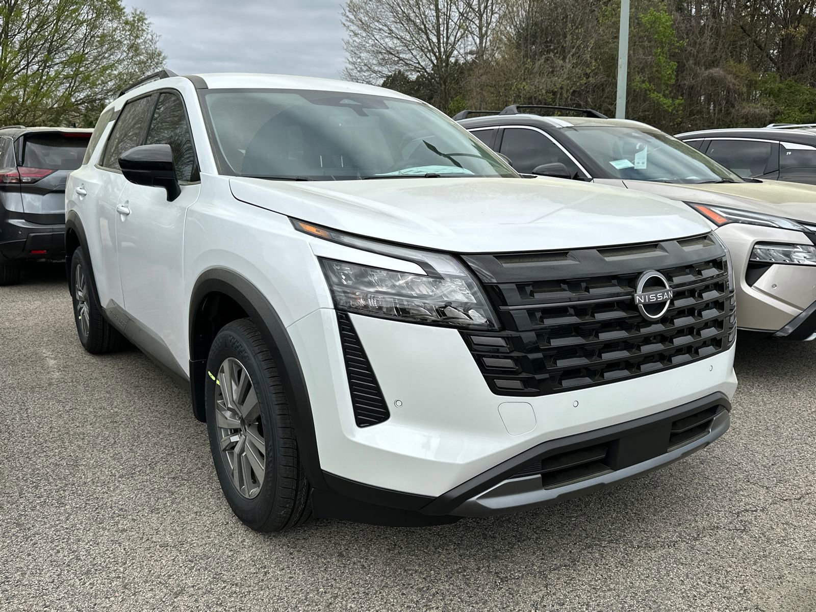 New 2026 Nissan Pathfinder SL image 3