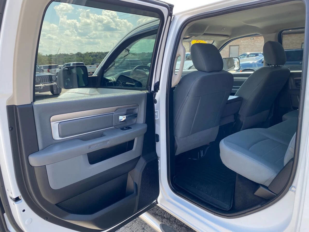 Used 2017 RAM 2500 SLT image 23