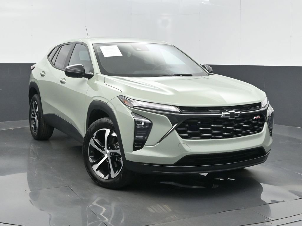 Used 2024 Chevrolet Trax RS w/ Driver Confidence Package image 2