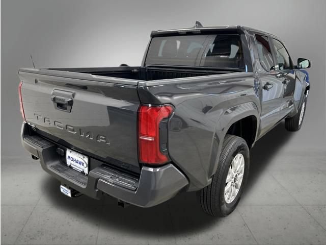 Used 2025 Toyota Tacoma SR5 AWD/4WD image 5