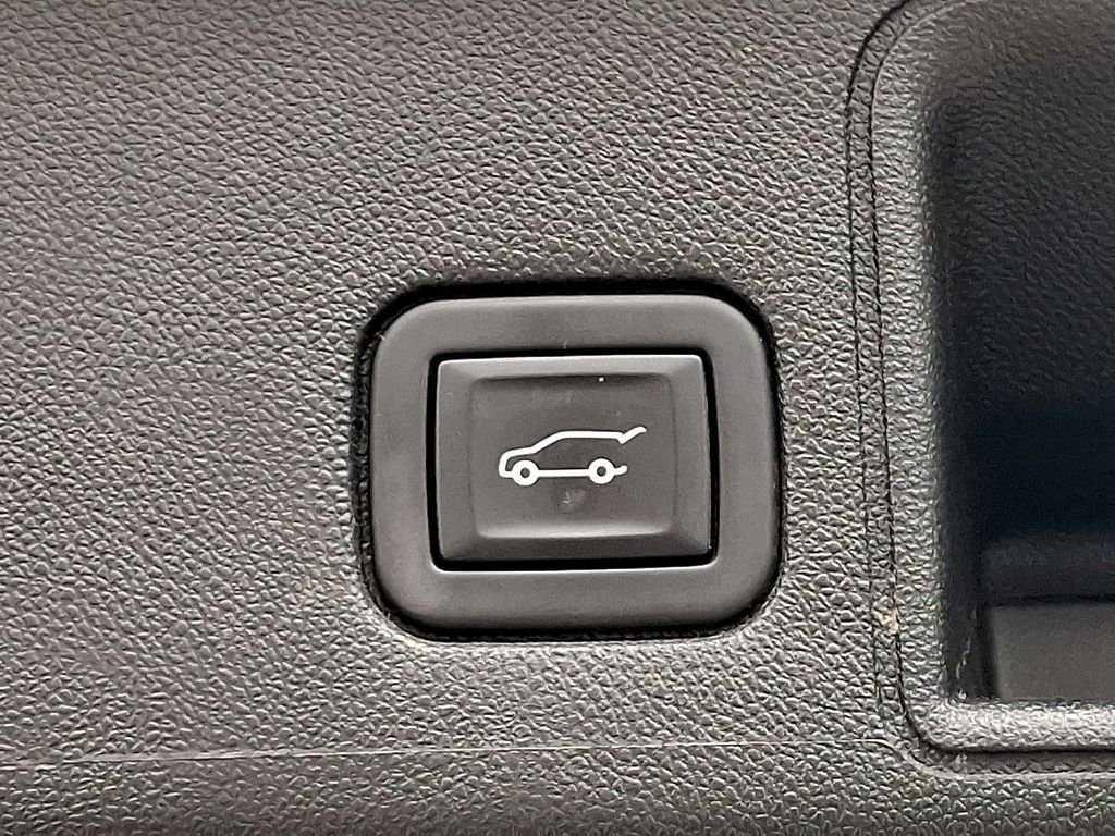 Used 2024 GMC Terrain SLT image 29