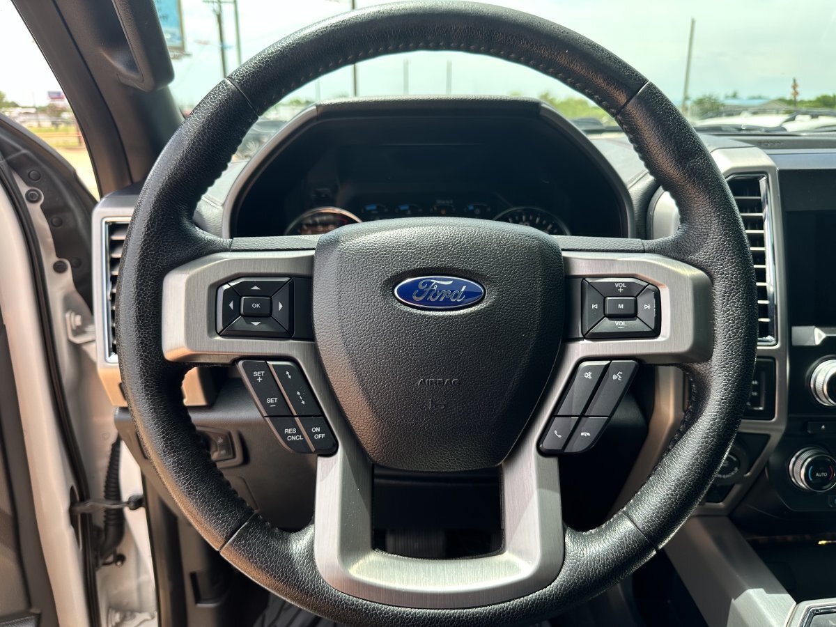 Used 2016 Ford F150 Platinum w/ Equipment Group 701A Luxury AWD/4WD image 38
