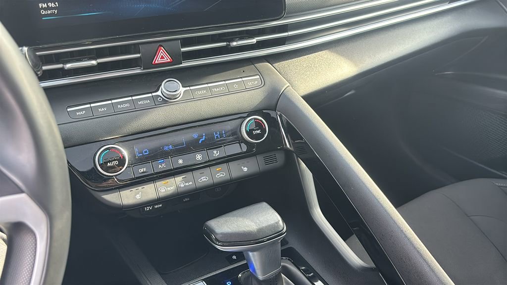 Used 2025 Hyundai Elantra SEL image 20