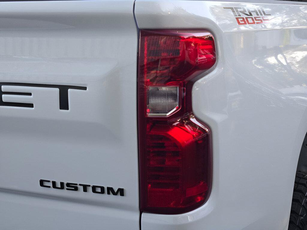 New 2026 Chevrolet Silverado 1500 Custom Trail Boss w/ LPO, Dark Essentials Package AWD/4WD image 16