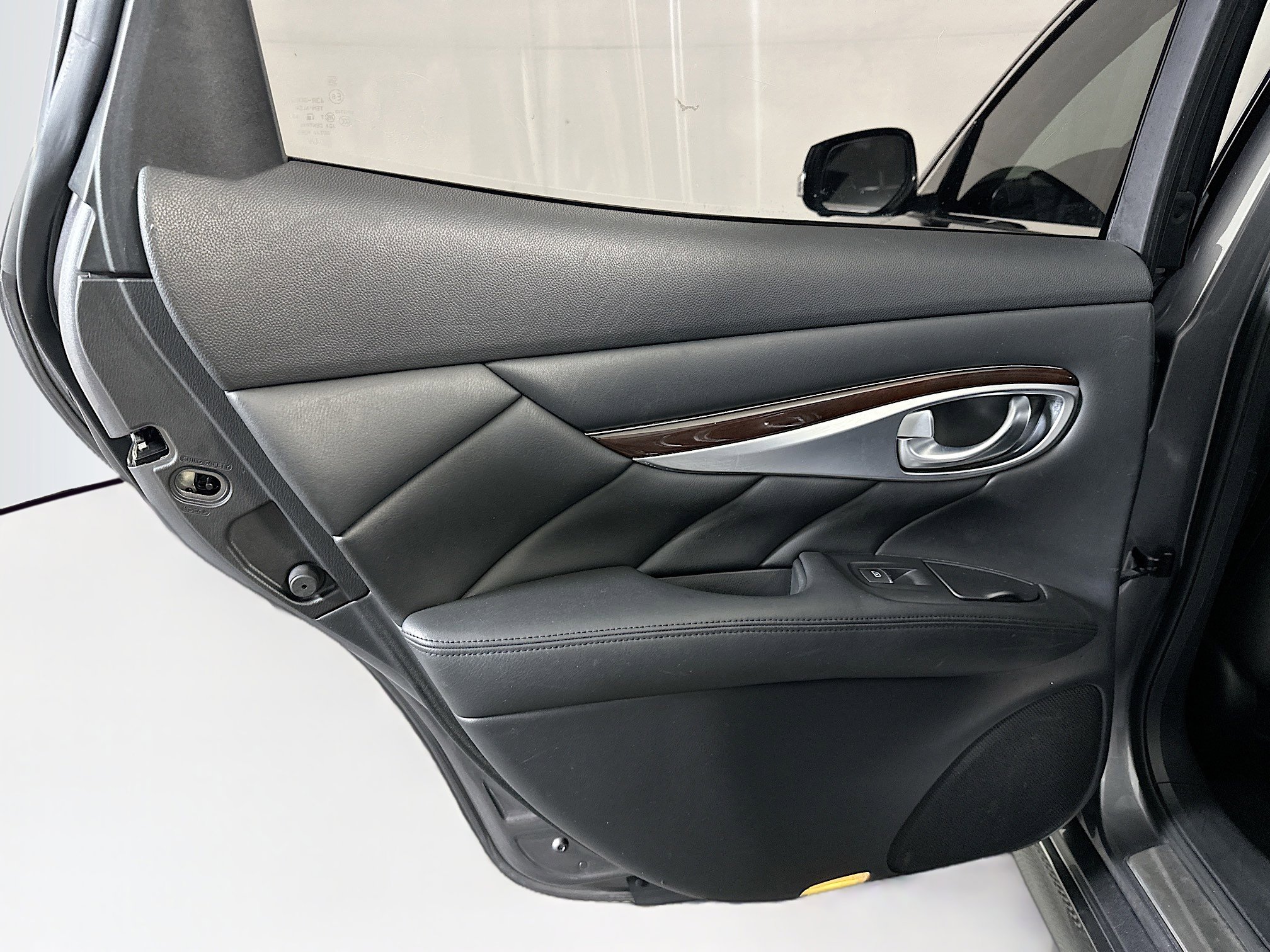 Used 2015 INFINITI Q70 3.7 image 27