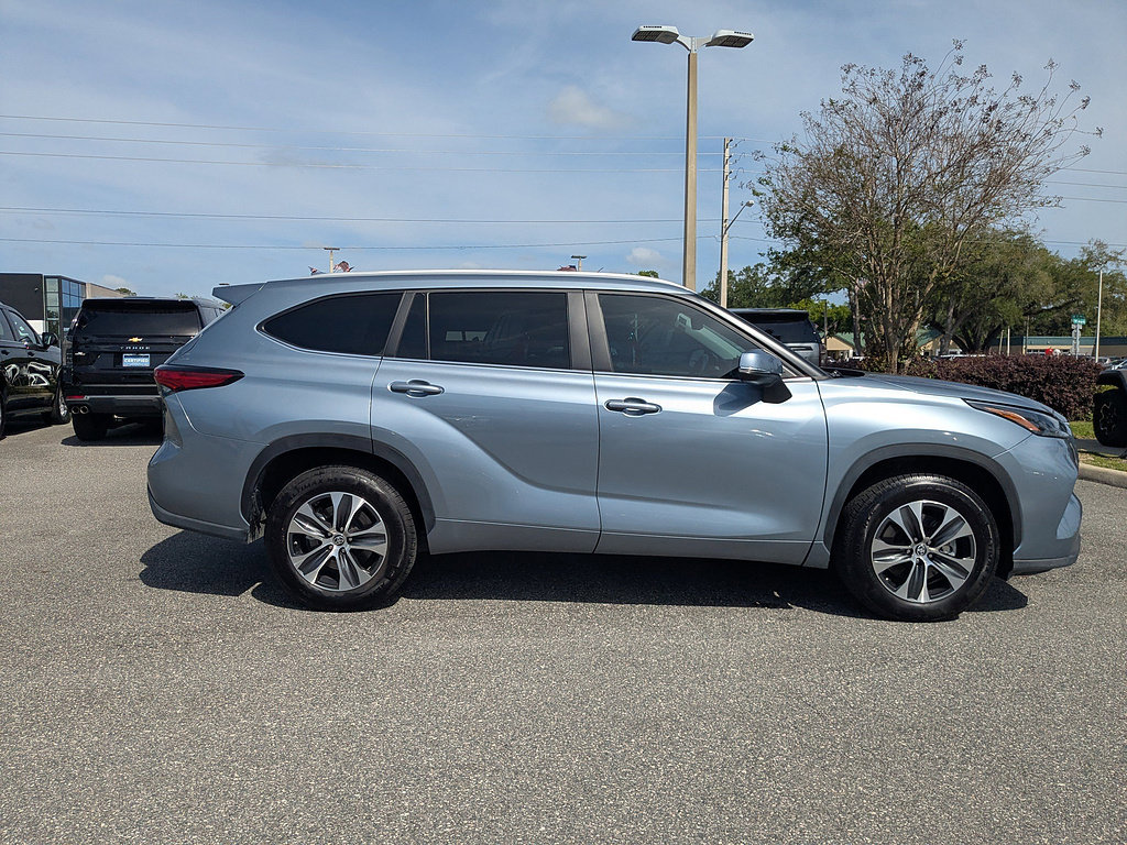 Used 2023 Toyota Highlander XLE FWD image 17