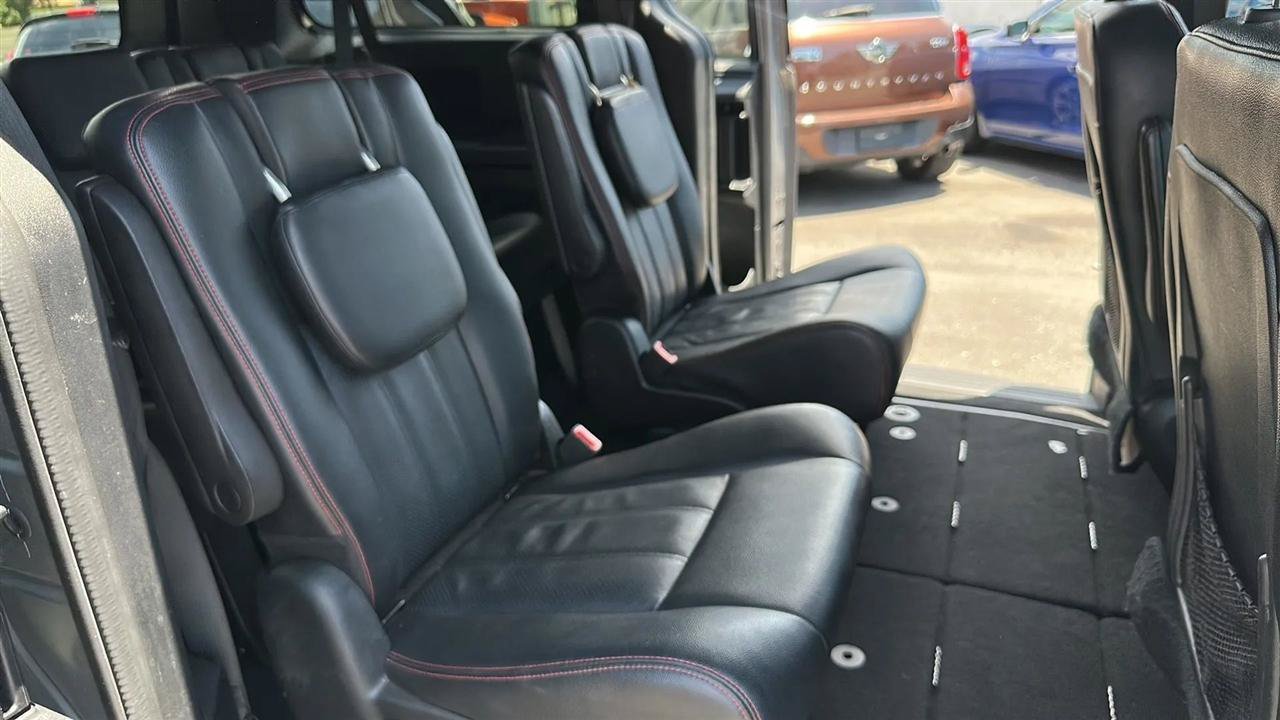 Used 2018 Dodge Grand Caravan GT FWD image 31