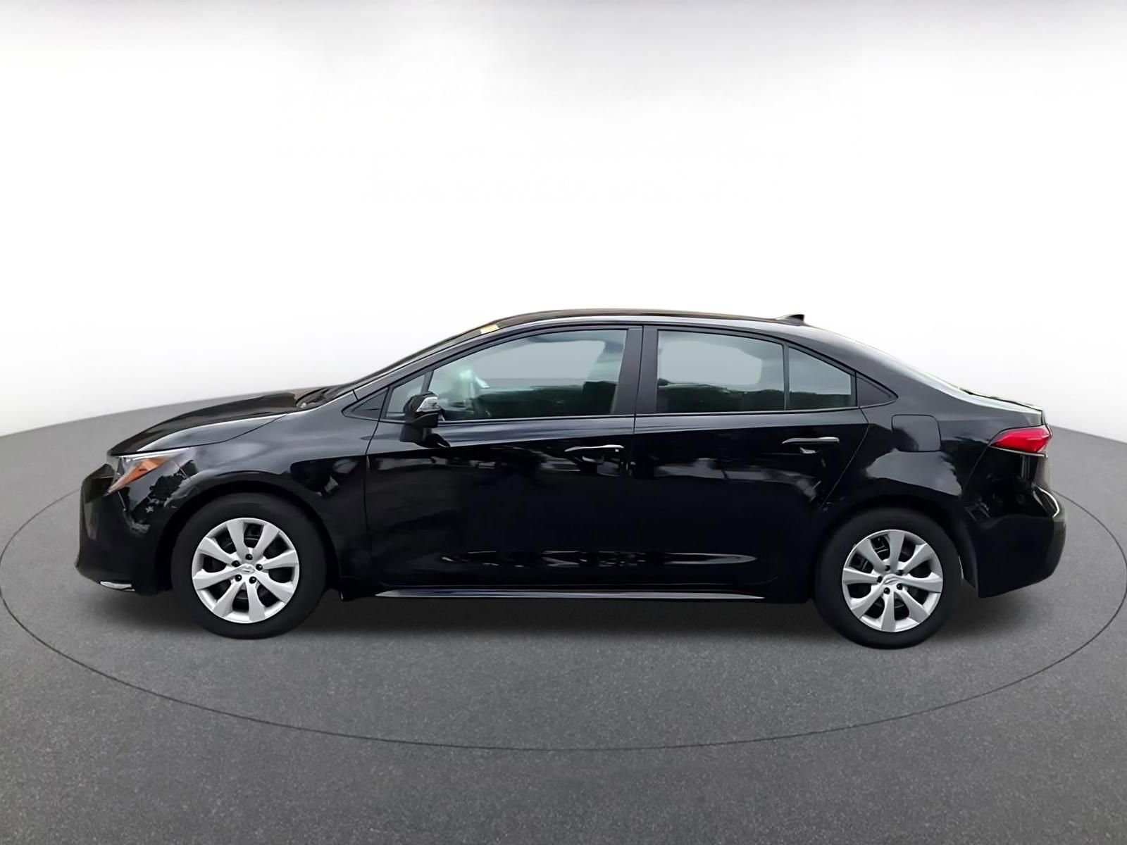 Used 2025 Toyota Corolla LE FWD image 8