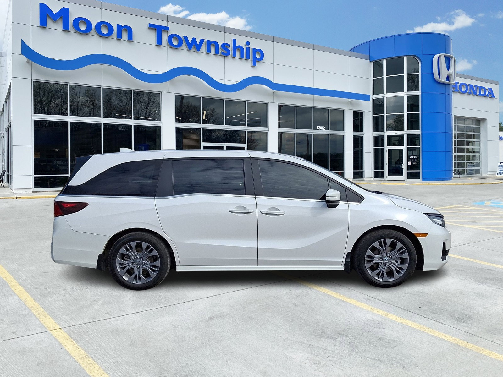 Used 2024 Honda Odyssey Elite image 7