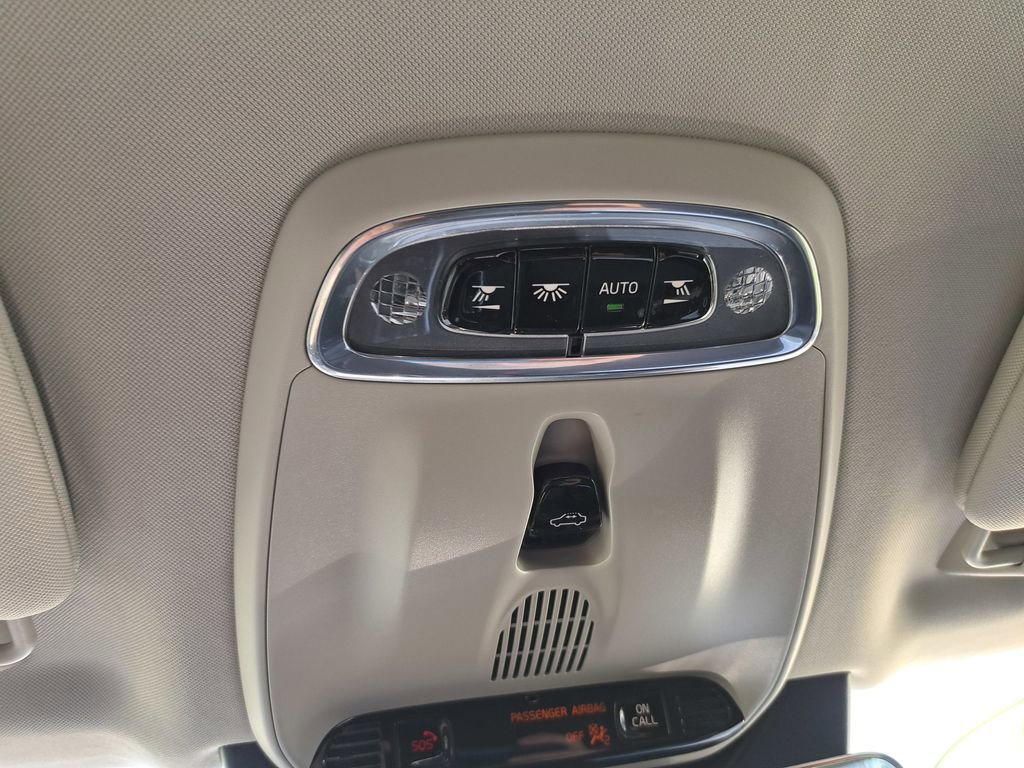 Used 2022 Volvo XC90 T6 Momentum w/ Climate Package image 16