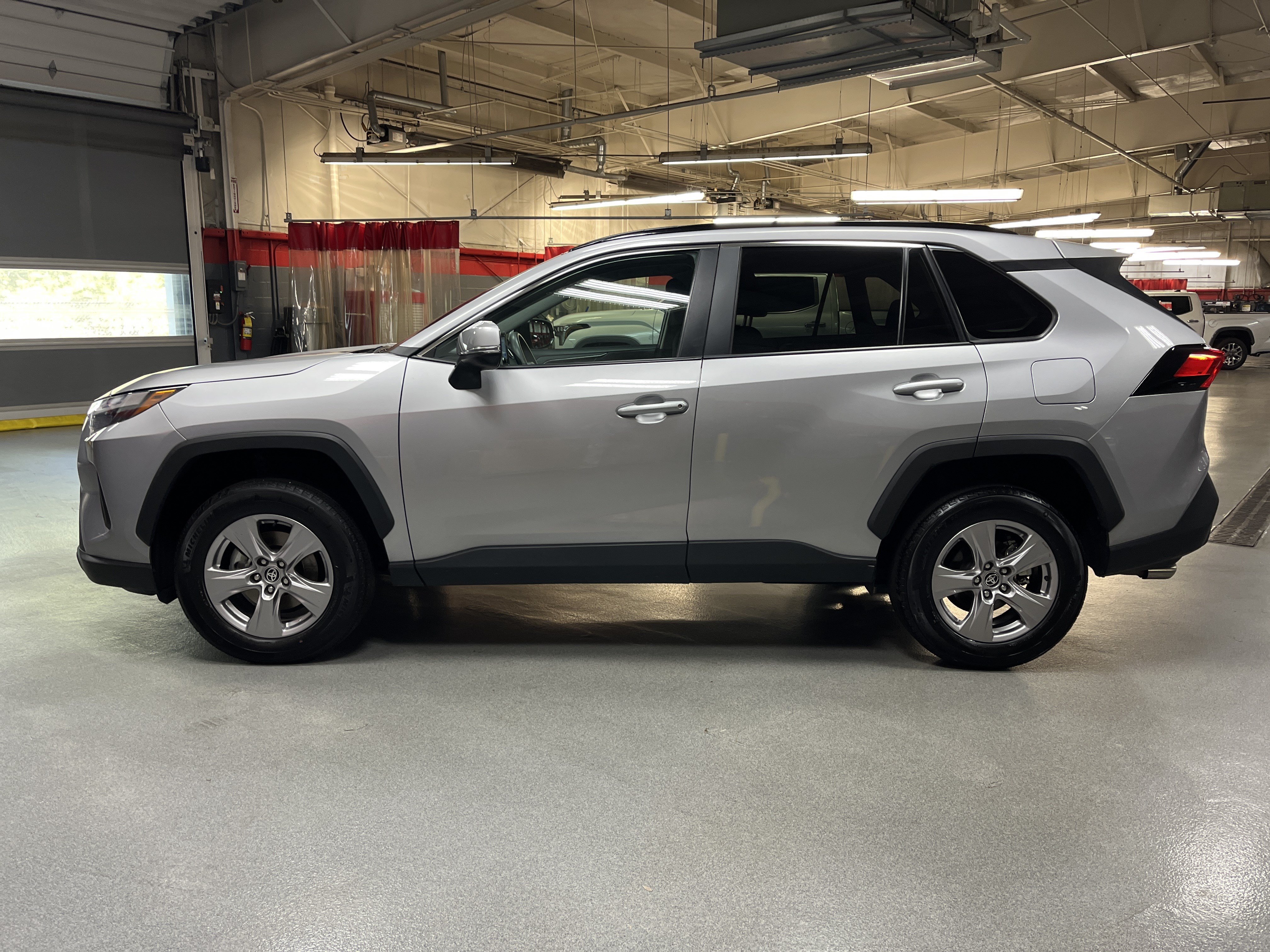 Used 2025 Toyota RAV4 XLE FWD image 7