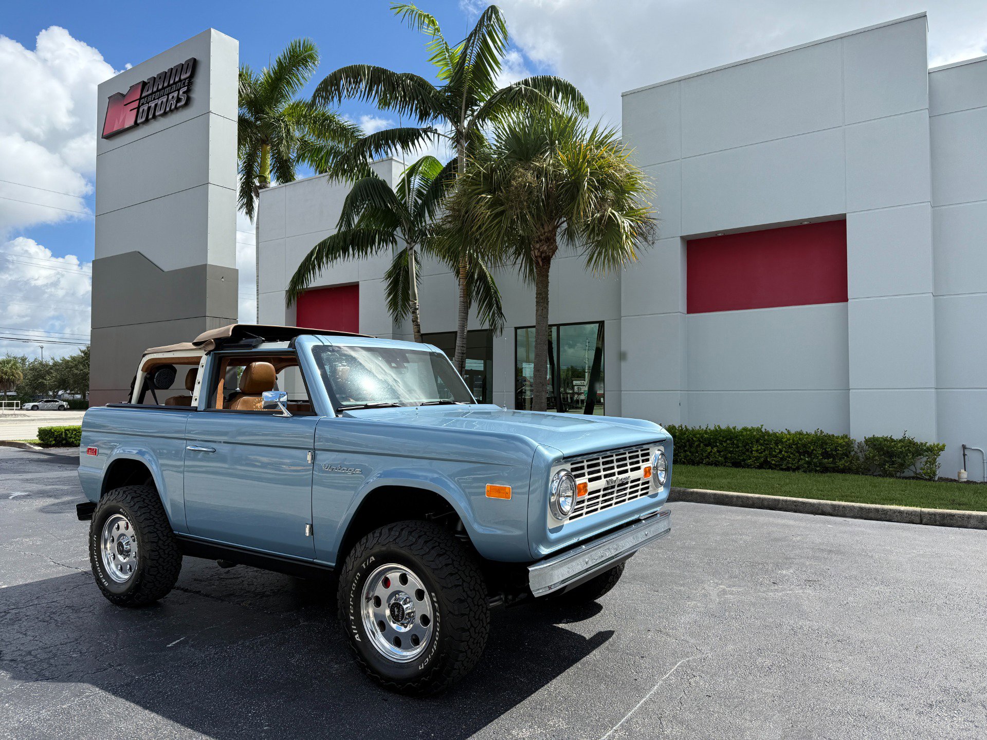 Used 2023 Ford Bronco Black Diamond image 1