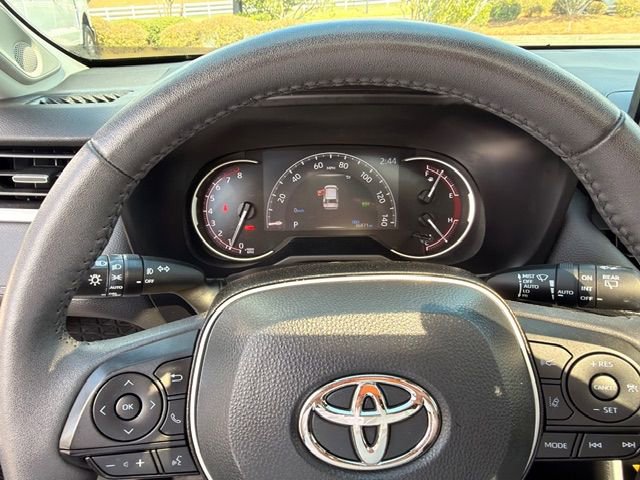 Used 2023 Toyota RAV4 XLE Premium image 3