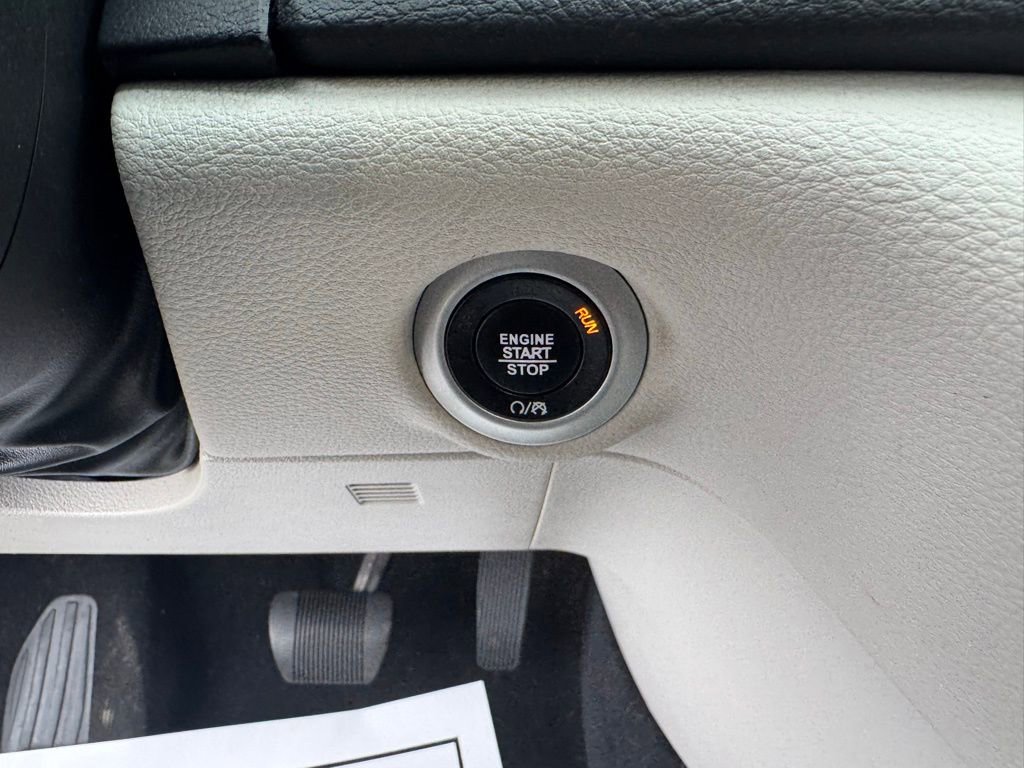 Used 2022 Chrysler Pacifica Touring-L image 29