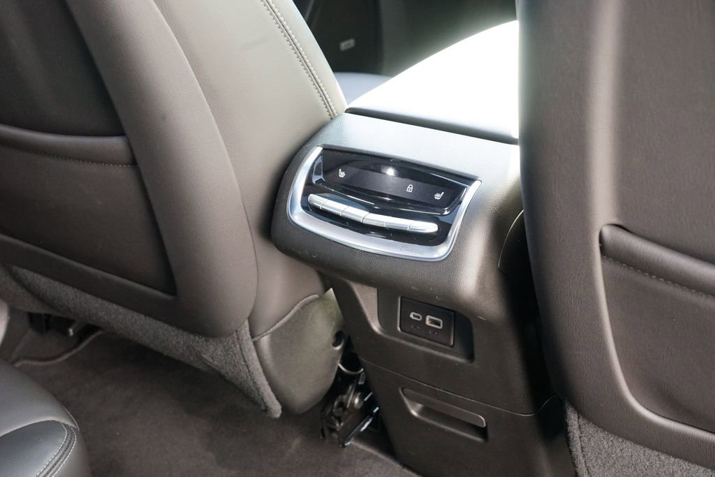 Used 2025 Cadillac XT6 Premium Luxury image 34