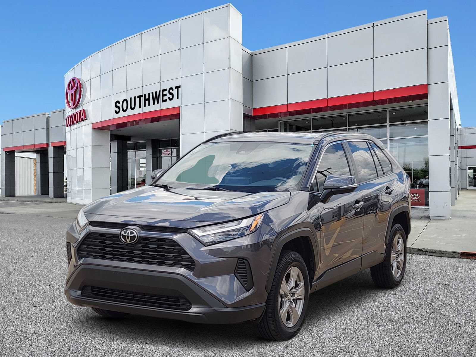 Used 2024 Toyota RAV4 XLE FWD image 2