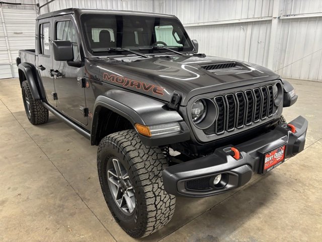 Used 2025 Jeep Gladiator Mojave w/ Convenience Group image 1