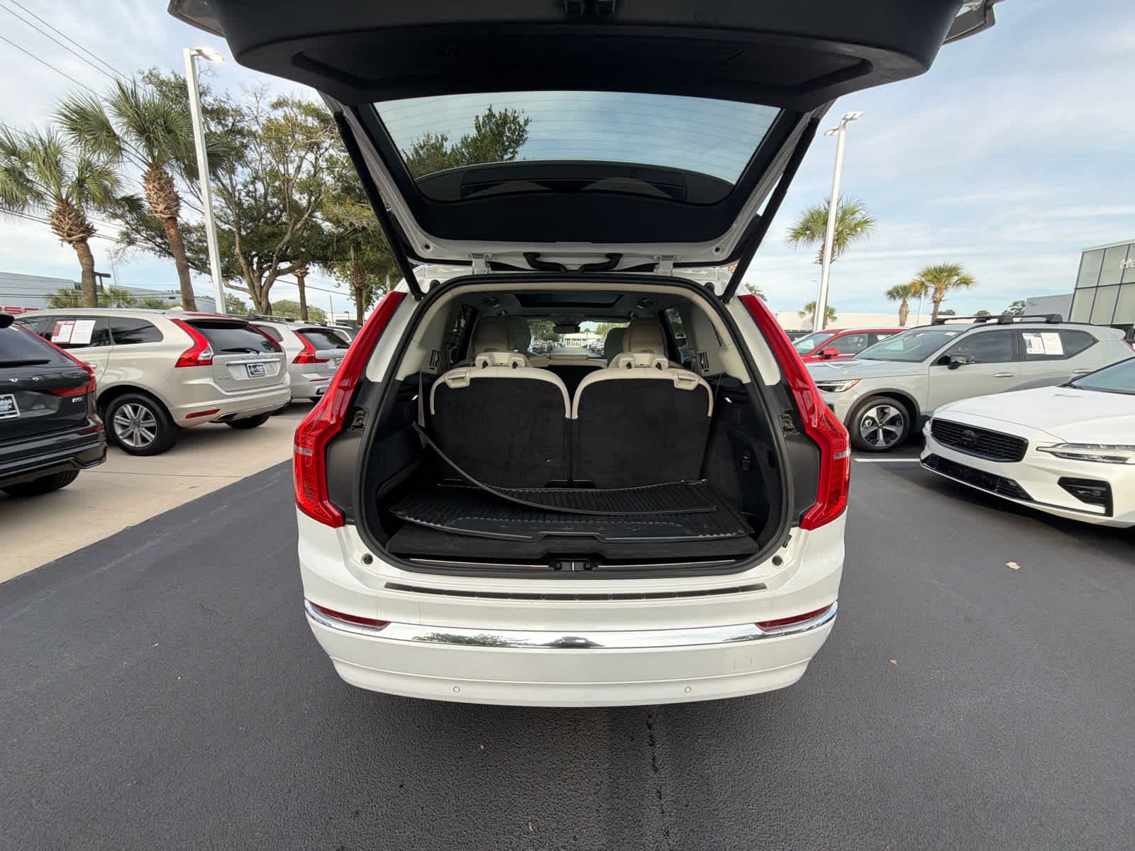 Certified 2023 Volvo XC90 B6 Plus w/ Protection Package Premier AWD/4WD image 24