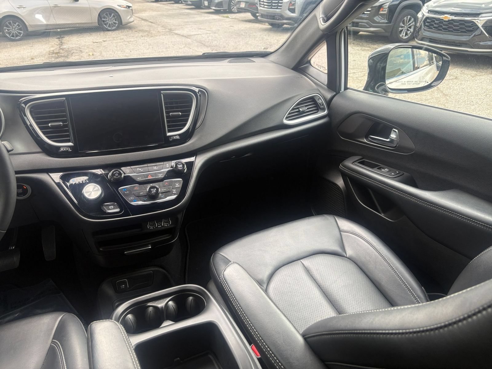 Used 2025 Chrysler Pacifica Select FWD image 30