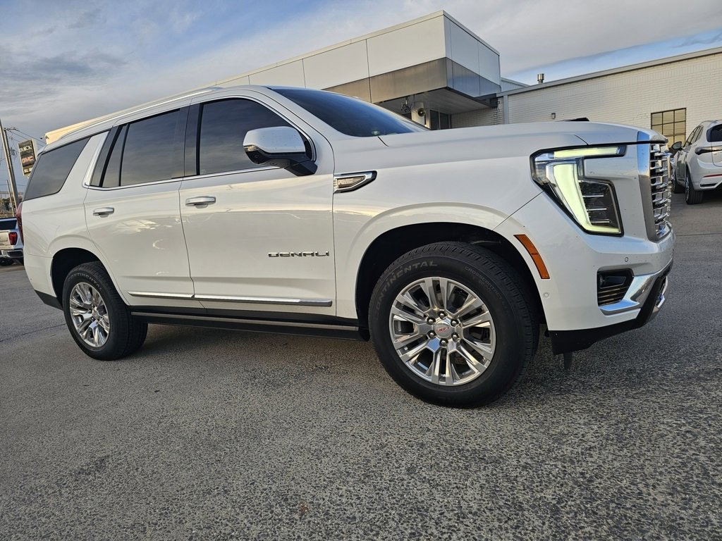 Used 2025 GMC Yukon Denali w/ Sun & Power Step Package