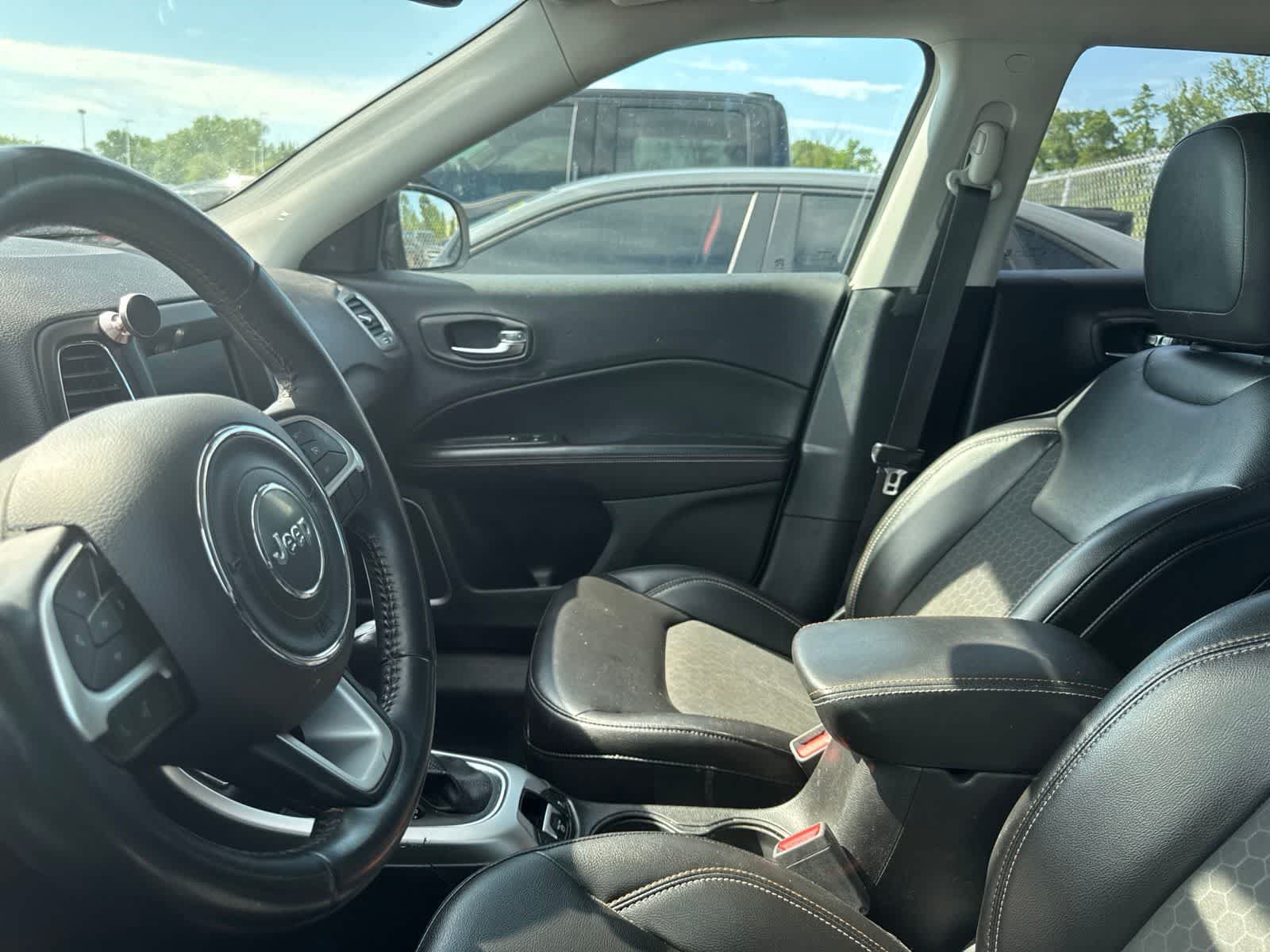 Used 2018 Jeep Compass Latitude w/ Popular Equipment Group FWD image 32