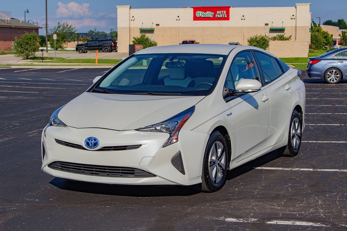 Used 2016 Toyota Prius Four FWD image 3