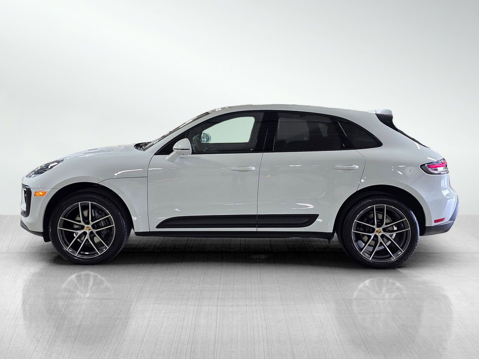 Used 2024 Porsche Macan AWD/4WD image 4