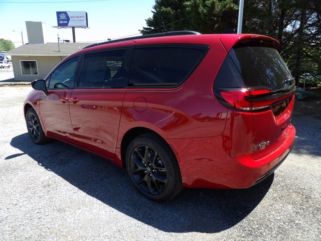 New 2026 Chrysler Pacifica Limited w/ Uconnect Theater Family Group AWD/4WD image 3