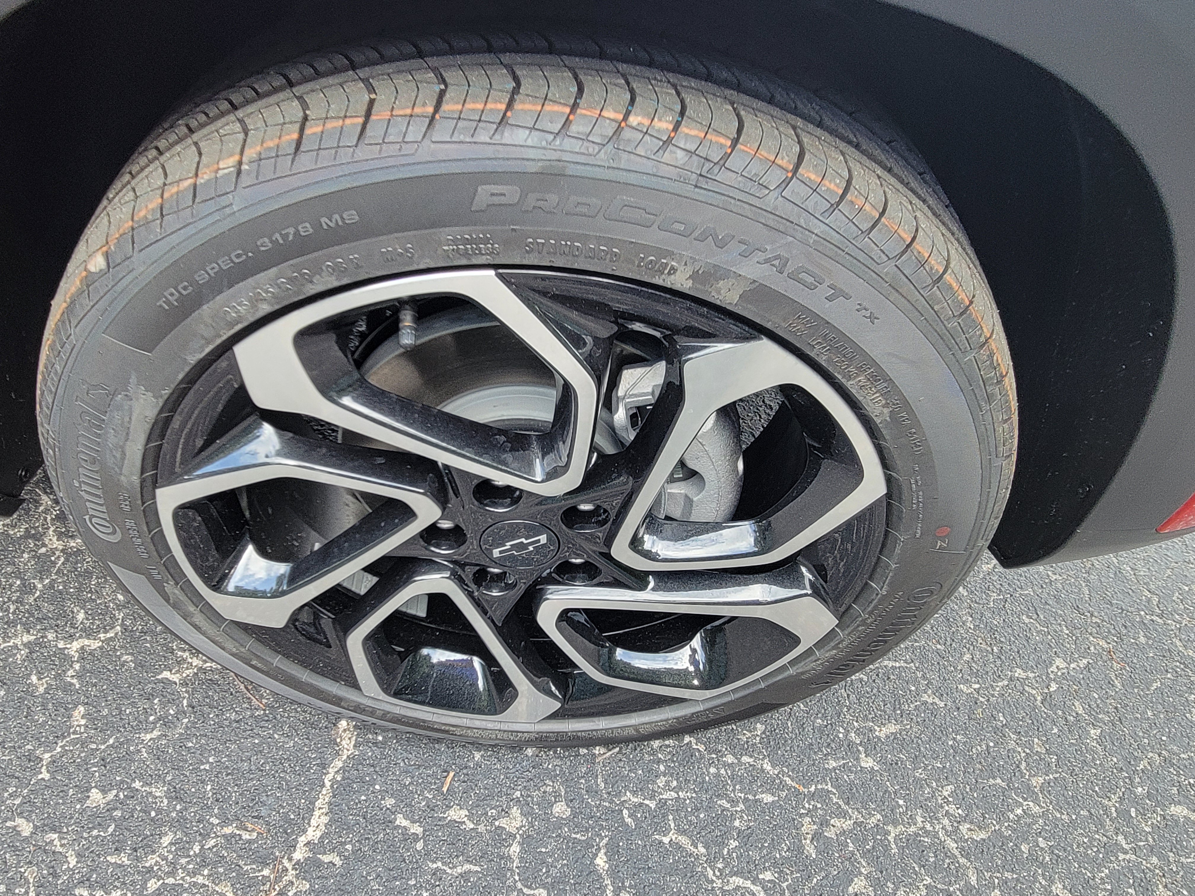New 2026 Chevrolet Trax RS w/ Sunroof Package FWD image 36