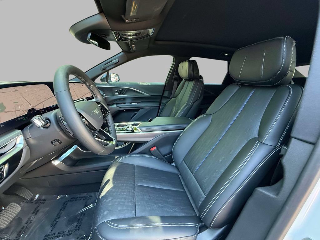 Used 2025 Cadillac Lyriq Luxury AWD/4WD image 2